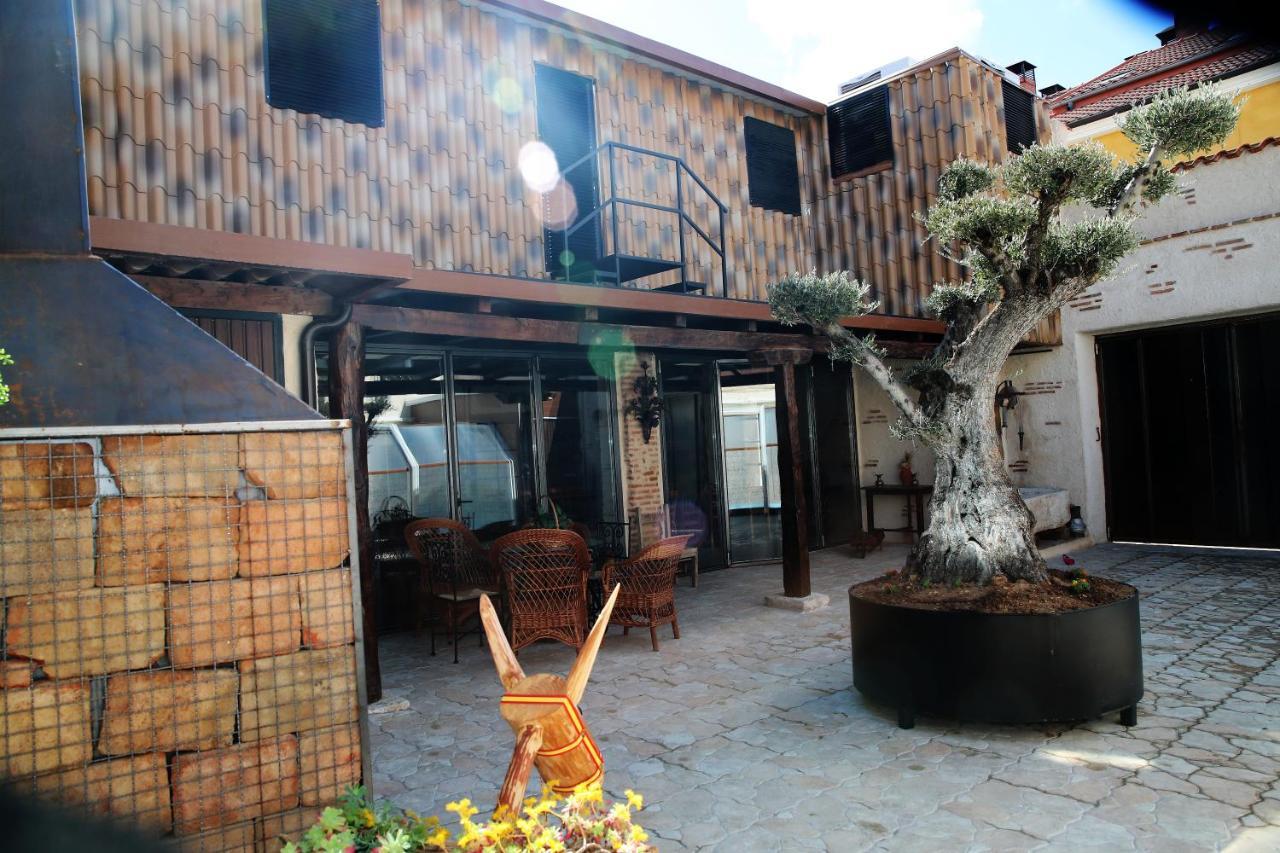 Casa Ruina Guest House Nava del Rey ภายนอก รูปภาพ
