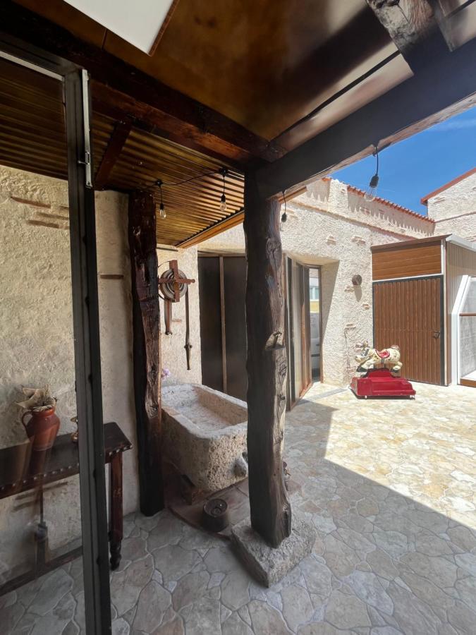 Casa Ruina Guest House Nava del Rey ภายนอก รูปภาพ